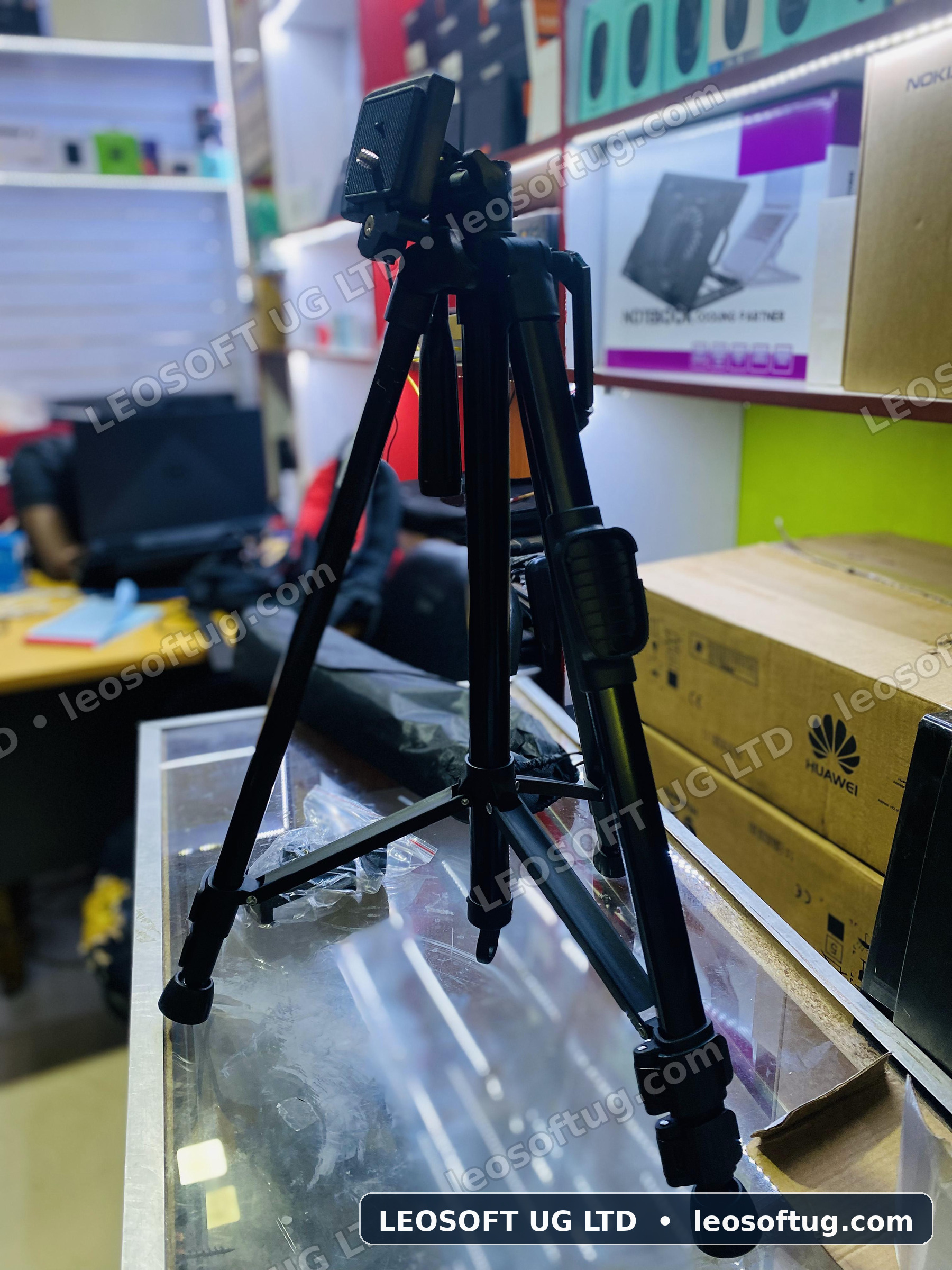 . Yunteng 3388 Professional Mobile Phone & Camera Tripod Stand